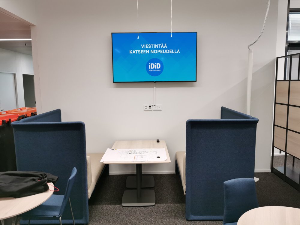 43" iDiD infonäyttö asennettuna